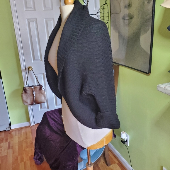 Plush Banana Republic Artsy Shrug Sweater - Picture 3 of 4